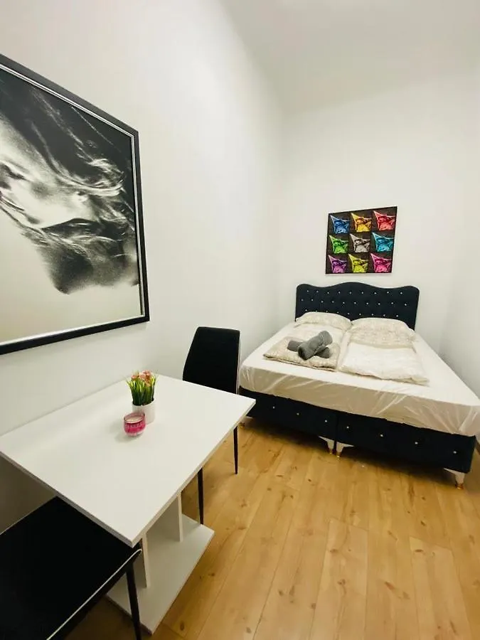 Premium Triple Room Dw Viyana 0*,